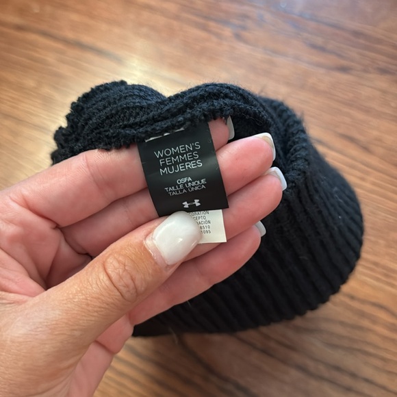 Women’s Hat- Under Armour- Worn 1-2 times - Picture 2 of 3
